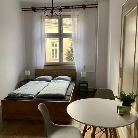 Lovely In Old Town Cracovie